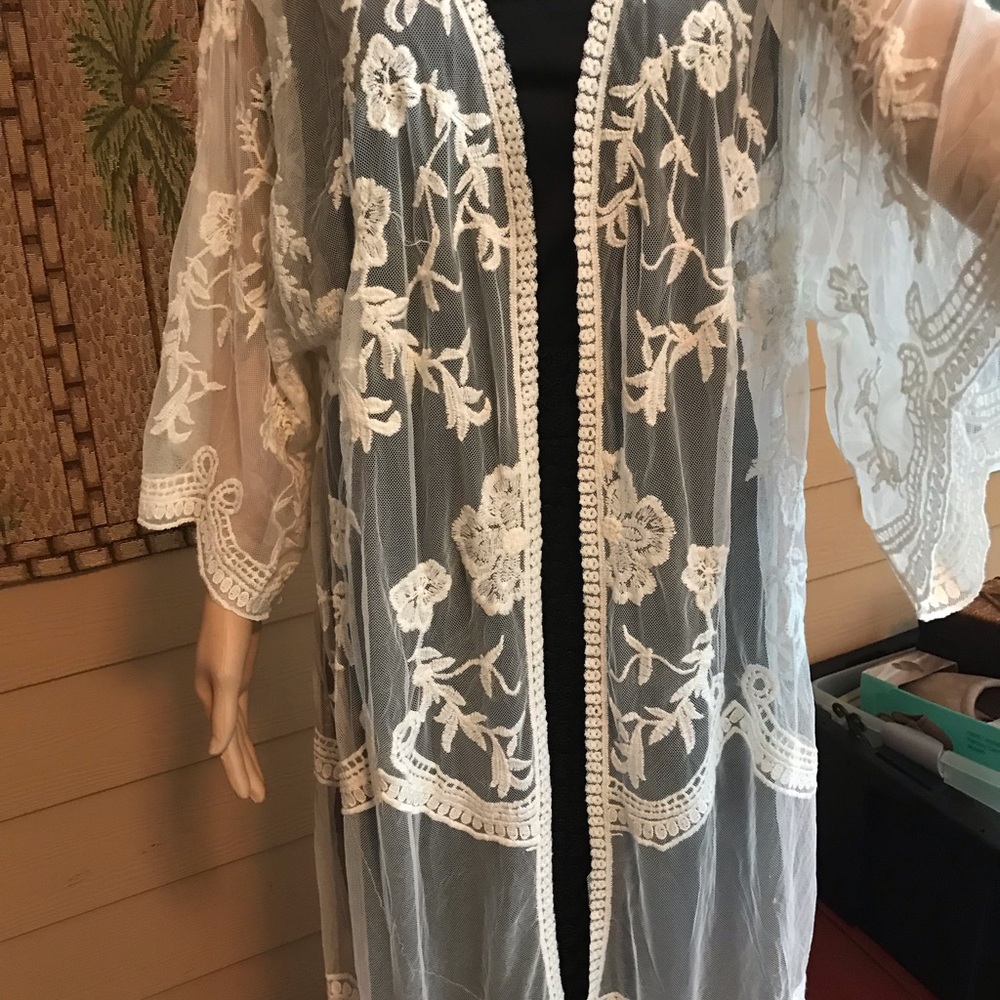 Lace Cover-up - Picture 5 of 7